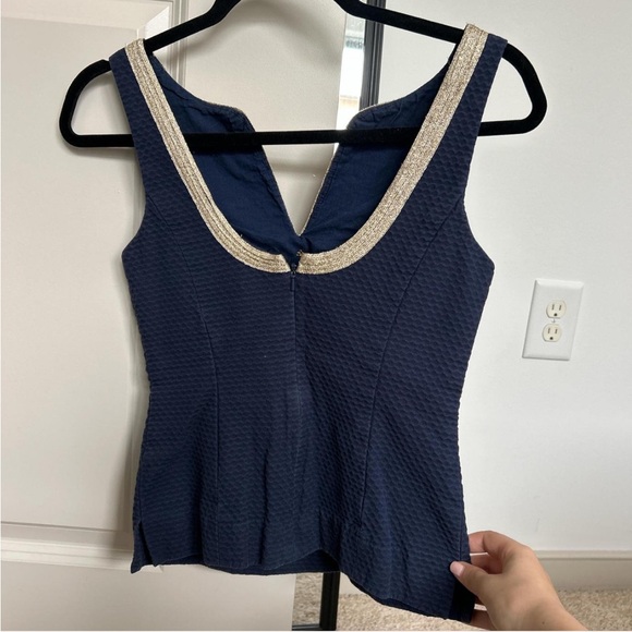 Lilly Pulitzer Navy Top Gold Trim - Picture 2 of 2